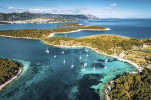 Hyra katamaraner i Kroatien